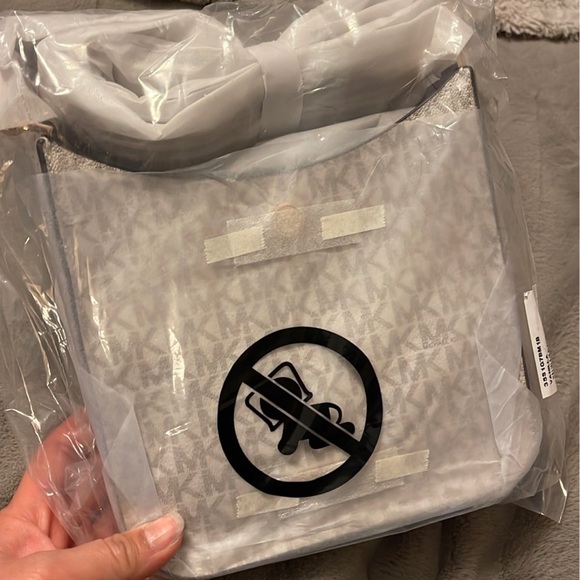 Michael Kors Briley Small Logo Messenger Bag - Picture 5 of 5